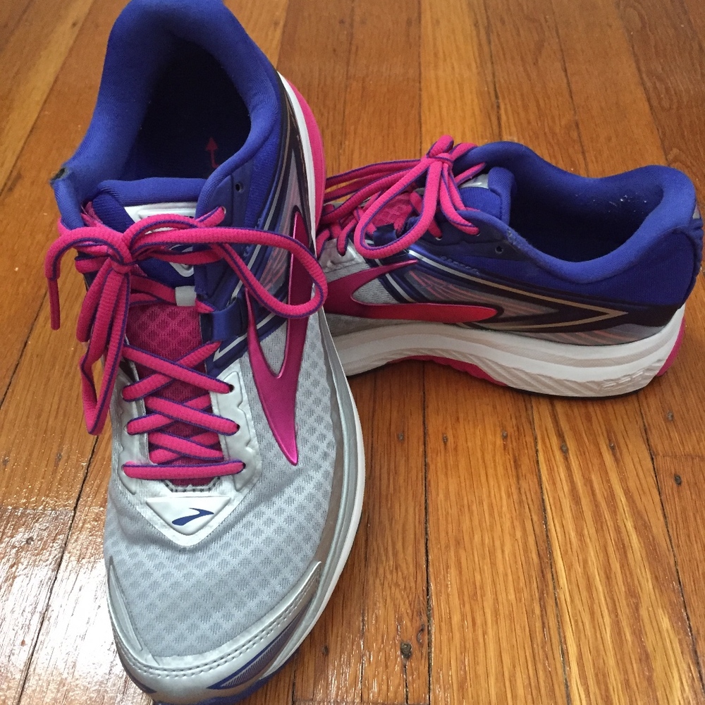 Brooks Womens Ravenna 8 Size 9M